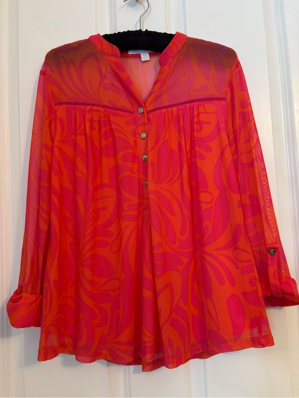 Juniper + Lime - Women’s Flowing Pink-Orange Button Front Blouse.  Size M Petite